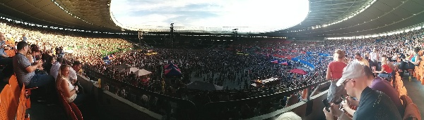 Filled Ernst-Happel-Stadion in Vienna