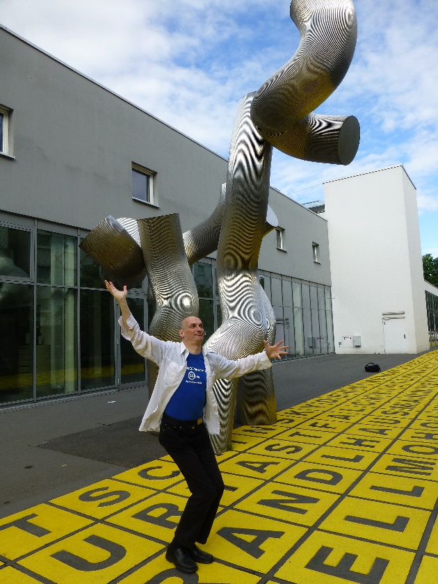 Sven in a funny pose infront of an art.