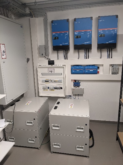 You see the devices mentioned in the caption in my engineering room in the basement.